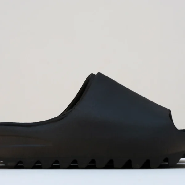 YEEZY slide adults